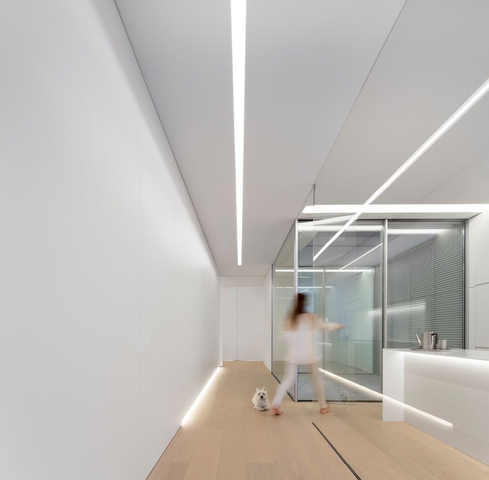 Architectural lighting in a contemporary project by Fran Silvestre Arquitectos