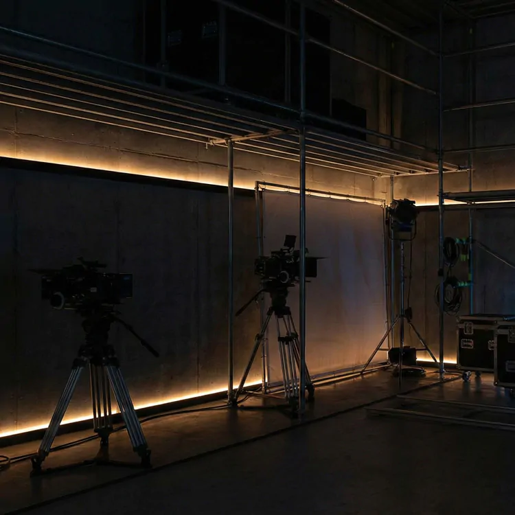Broadcast studio flicker-free LED lighting